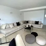 Fabulous Duplex With Sea And Pool Views 2 Min Walk From 3 Bedrooms Appartement *