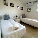 Fabulous Duplex With Sea And Pool Views 2 Min Walk From 3 Bedrooms
